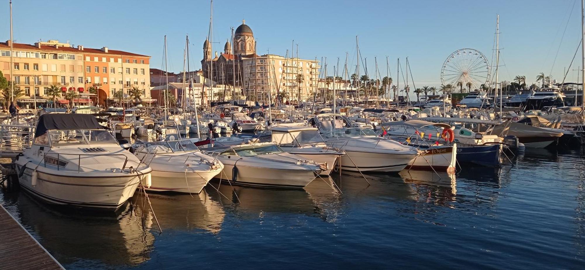 Maison Au Calme Avec Jardin Et Piscine Saint Raphael Esterno foto